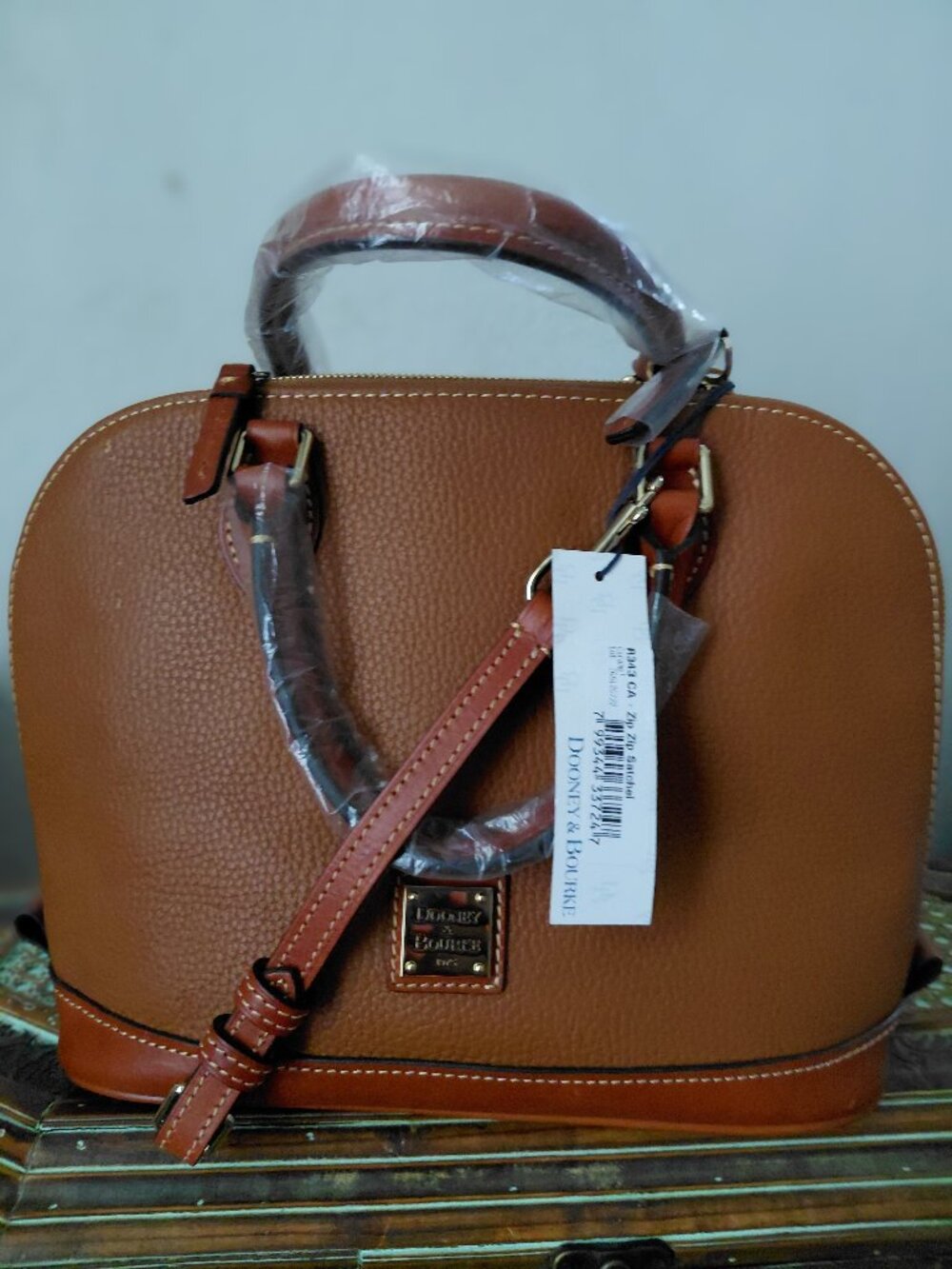 NEW, DOONEY & BOURKE SHOULDER BAG